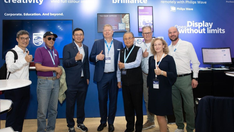 PPDS and E Ink celebrate 20 years of partnership at Touch Taiwan 2025 while sizing up for colour accuracy and brightness with Philips Tableaux ePaper displays